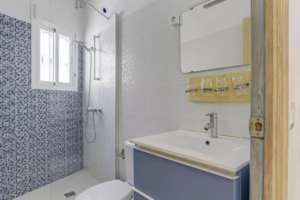 Casa Velazquez Con Terraza Privada Villa โกนิล เด ลาฟรอนเตรา ภายนอก รูปภาพ